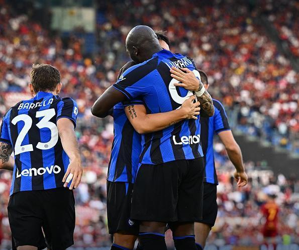  AC米兰德比战平国际米兰维持争冠格局