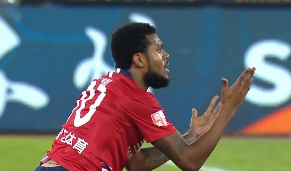  弗赖堡黑马姿态尽显，顽强逼平传统豪门制造冷门