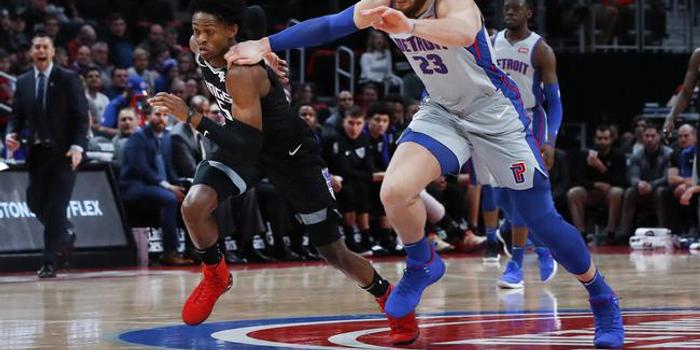  福克斯压哨三分国王绝杀独行侠上演德州德比好戏