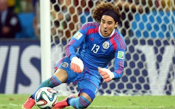  亚眠门将超神发挥，单场八扑救力保城门不失